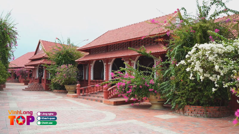 Nha-gom-tu-buoi-vinh-long-la-vien-gach-song-giua-long-mien-tay-vinhlongtoplist